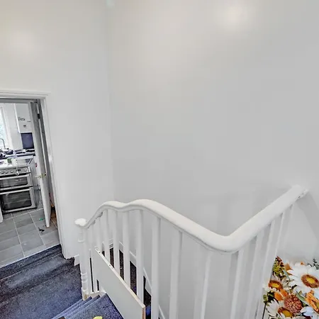 Cosy & Comfy Tottenham Apartment Sleeps 4 London Exterior photo