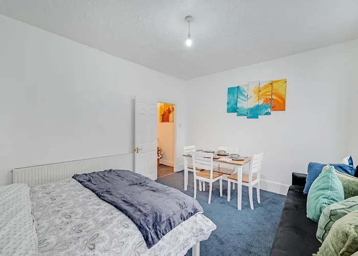 Cosy & Comfy Tottenham Apartment Sleeps 4