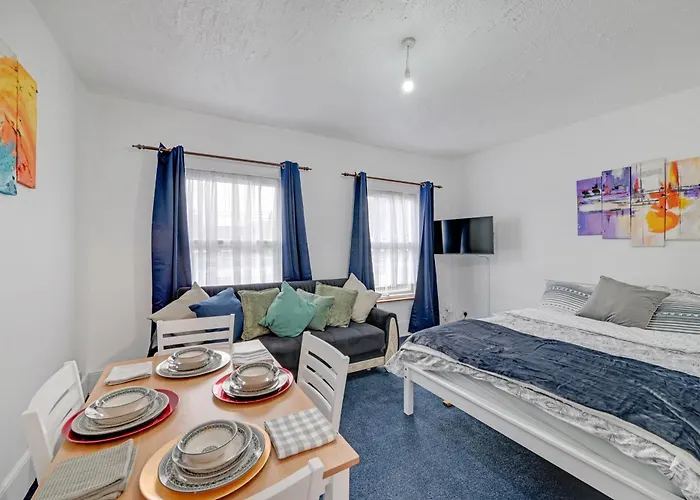 Cosy & Comfy Tottenham Apartment Sleeps 4