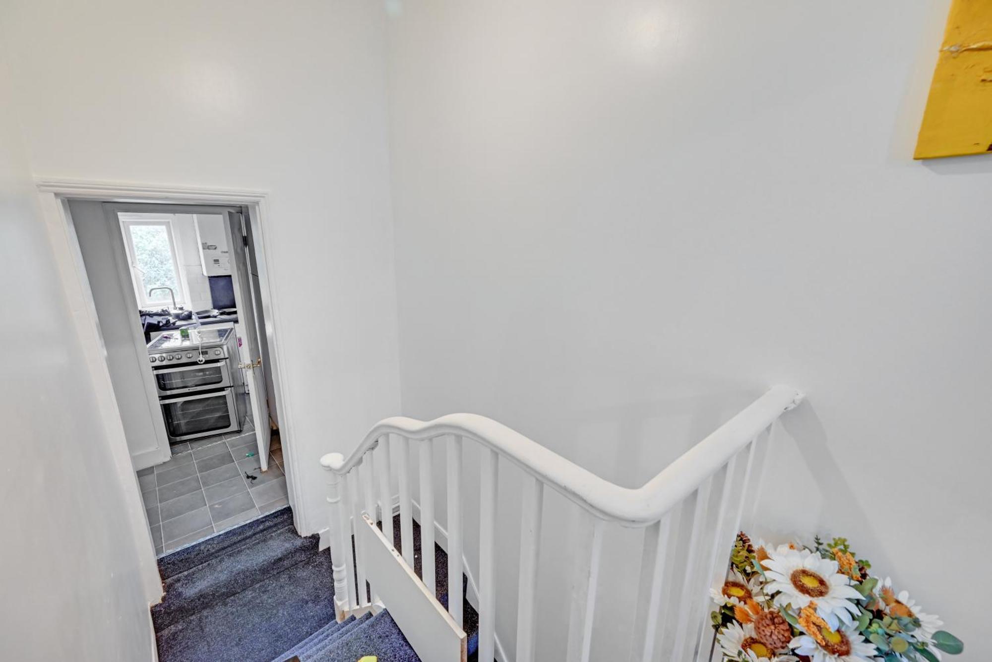 Cosy & Comfy Tottenham Sleeps 4