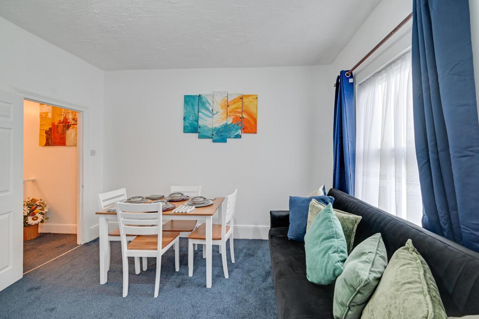 Cosy & Comfy Tottenham Sleeps 4