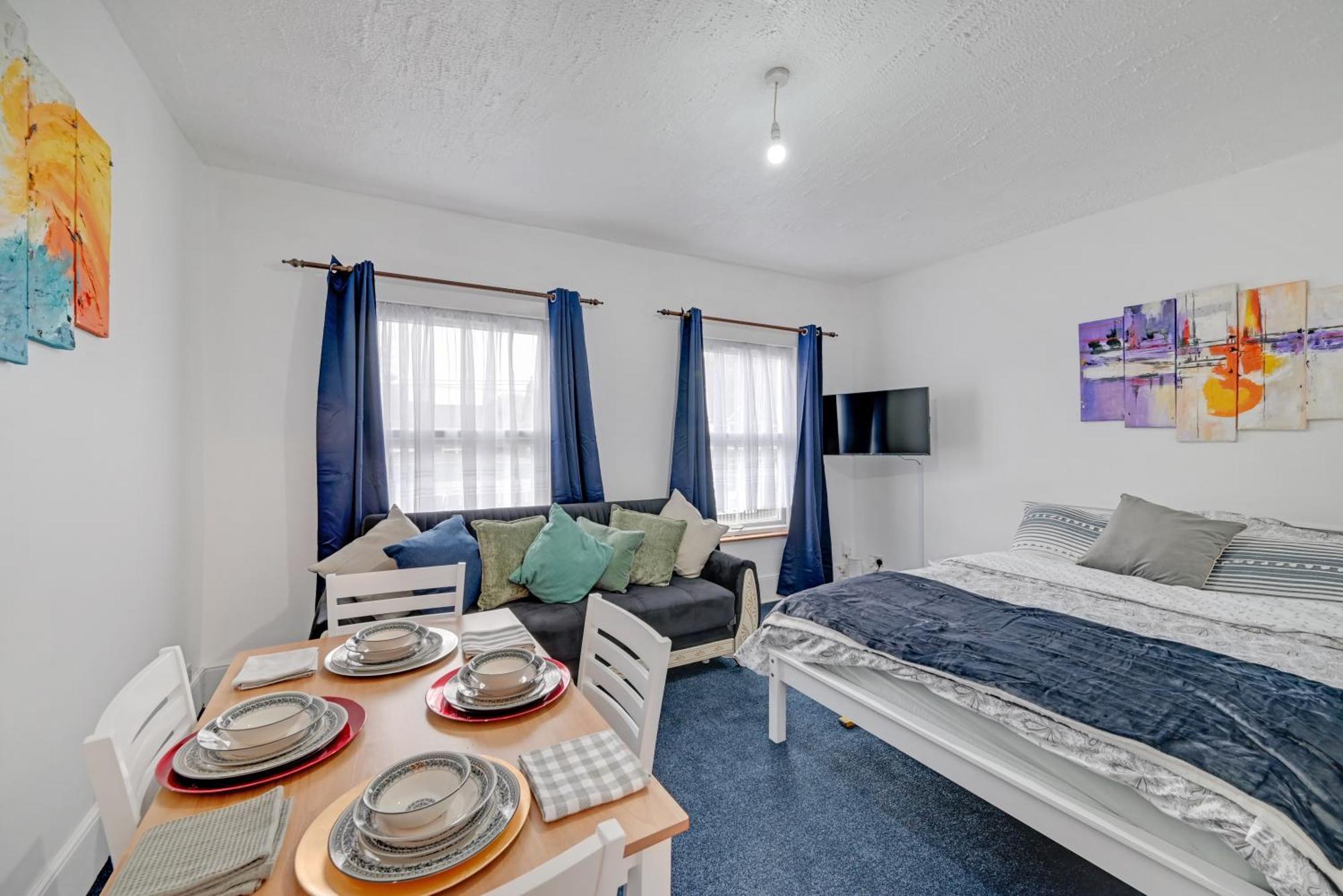 Cosy & Comfy Tottenham Sleeps 4 Apartment
